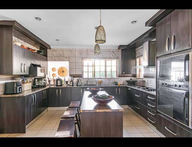 4 BEDROOM HOUSE FOR SALE IN NORTH RIDING AH